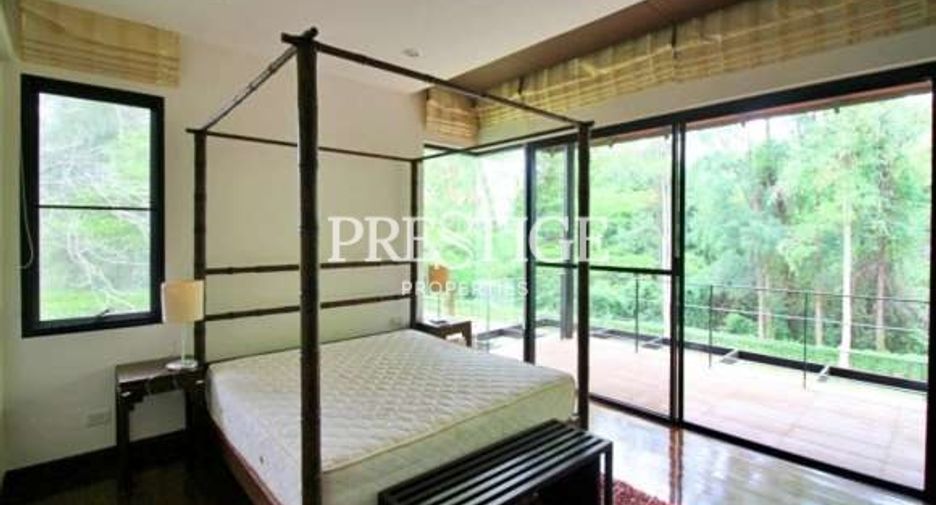 For sale 4 bedrooms house in East Pattaya, Pattaya