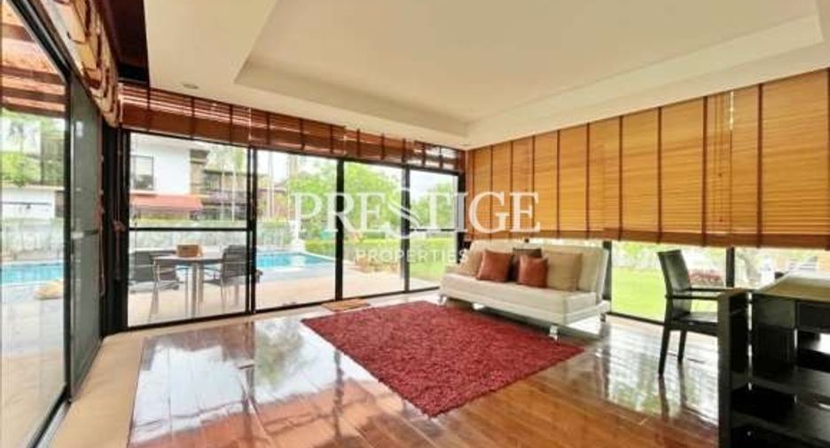 For sale 4 bedrooms house in East Pattaya, Pattaya