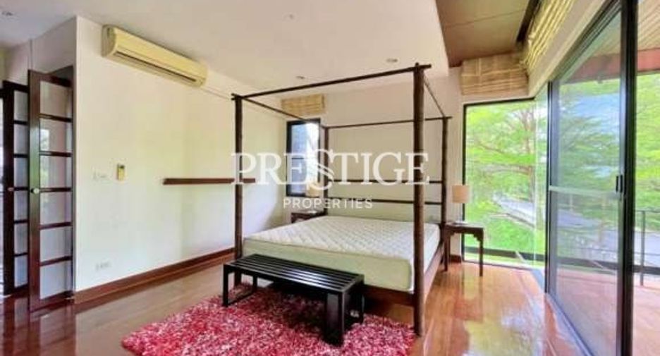 For sale 4 bedrooms house in East Pattaya, Pattaya