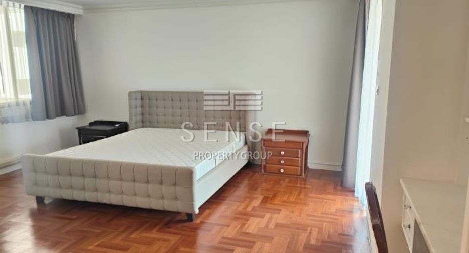 For rent 3 bedrooms condo in Khlong Toei, Bangkok