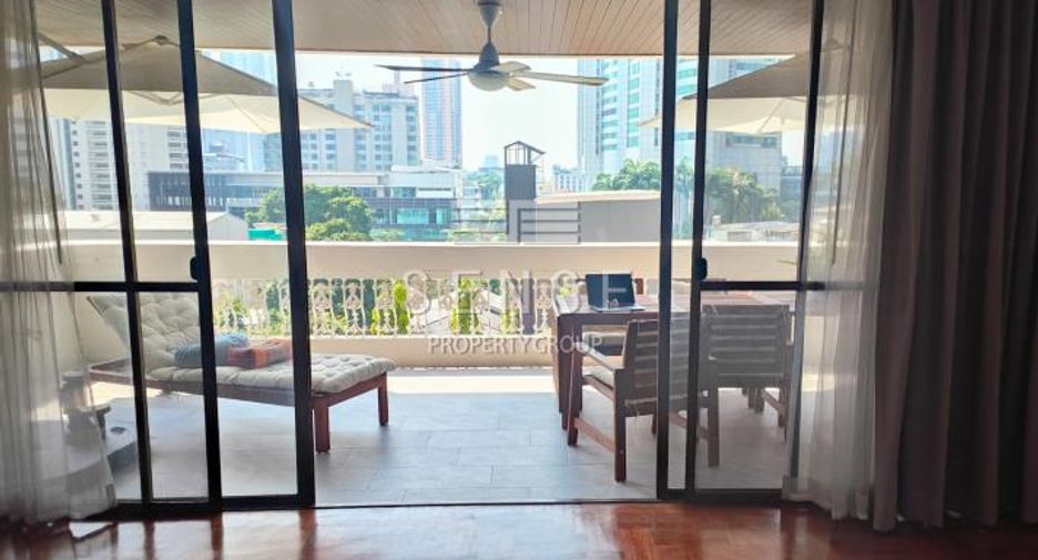 For rent 3 bedrooms condo in Khlong Toei, Bangkok