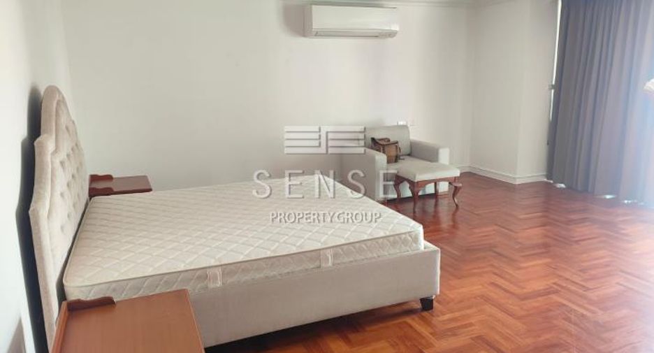 For rent 3 bedrooms condo in Khlong Toei, Bangkok