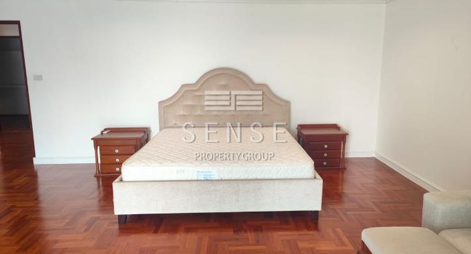 For rent 3 bedrooms condo in Khlong Toei, Bangkok