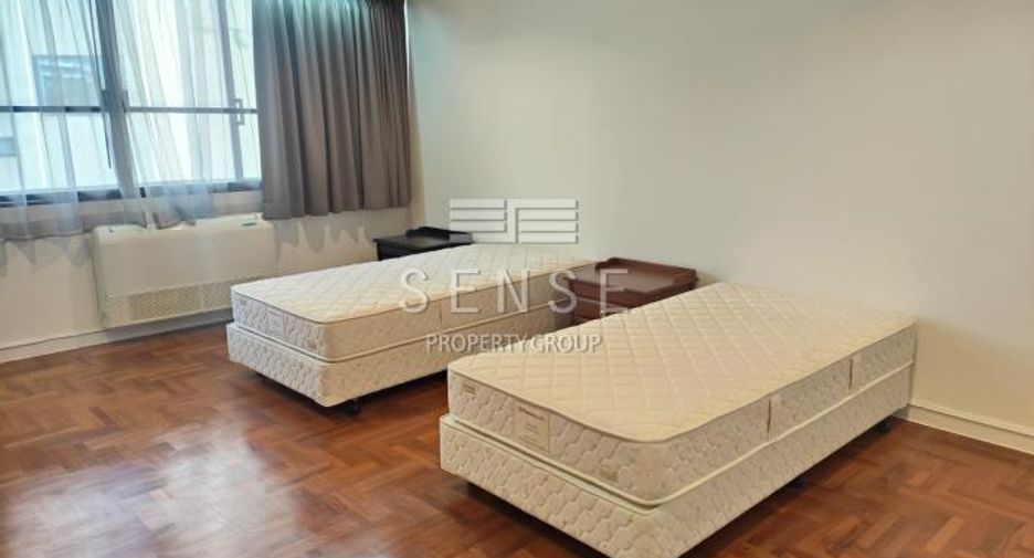 For rent 3 bedrooms condo in Khlong Toei, Bangkok