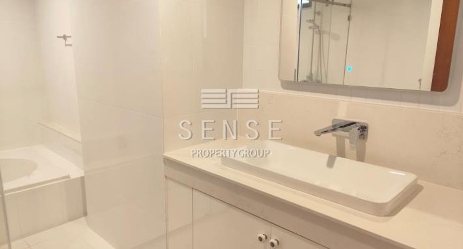 For rent 3 bedrooms condo in Khlong Toei, Bangkok