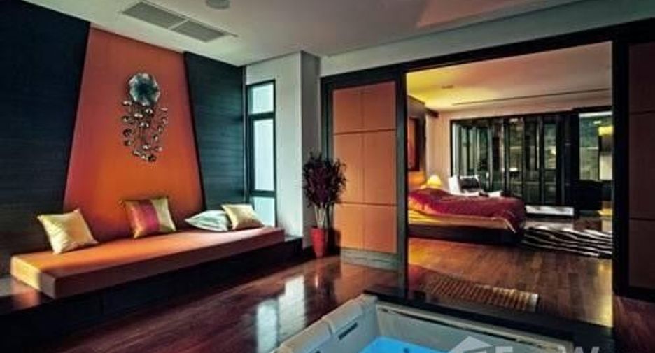 For sale 4 bed villa in Watthana, Bangkok