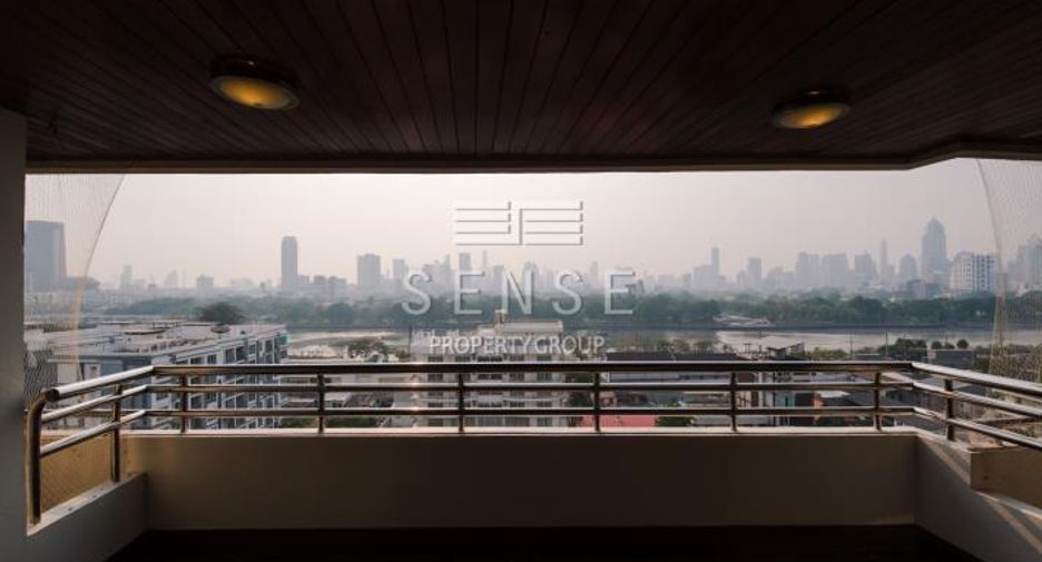 For rent 3 bedrooms condo in Khlong Toei, Bangkok