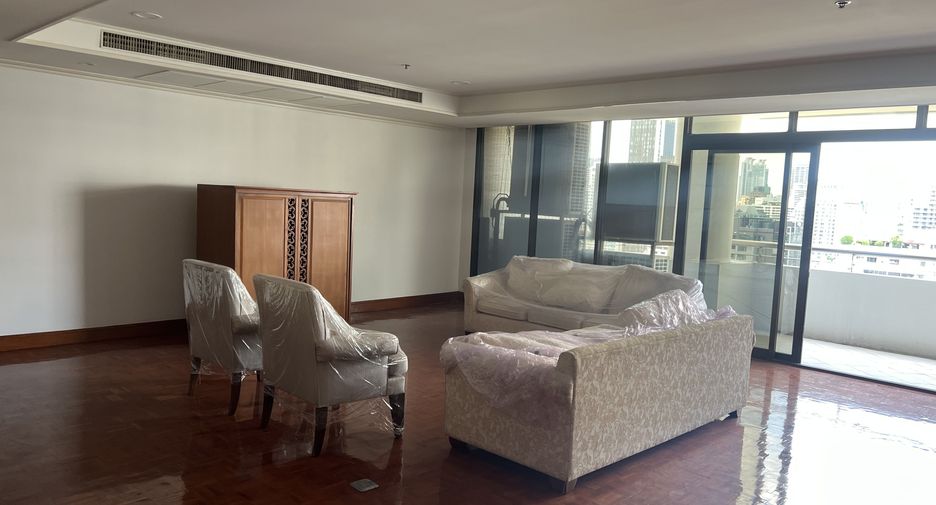 For rent 3 bed condo in Watthana, Bangkok