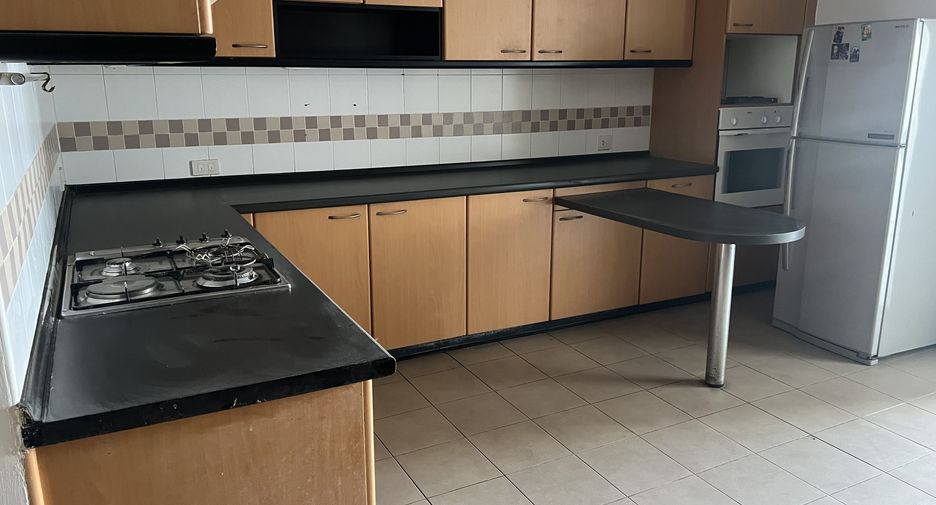 For rent 3 bed condo in Watthana, Bangkok