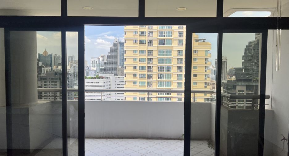 For rent 3 bed condo in Watthana, Bangkok