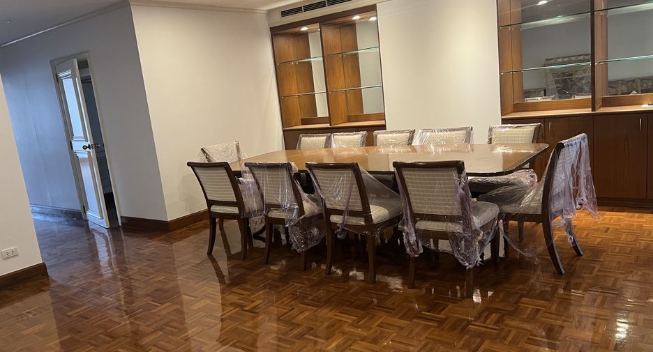 For rent 3 bed condo in Watthana, Bangkok