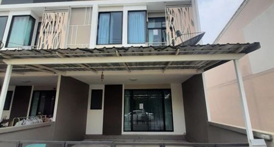 For sale 4 bed townhouse in Si Racha, Chonburi
