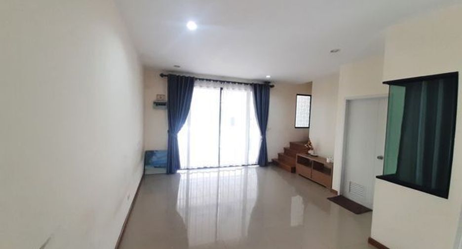 For sale 4 Beds townhouse in Si Racha, Chonburi