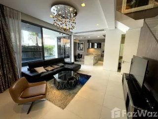 For sale 4 Beds house in Wang Thonglang, Bangkok