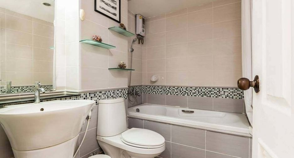 For sale 1 bed condo in Khlong Toei, Bangkok