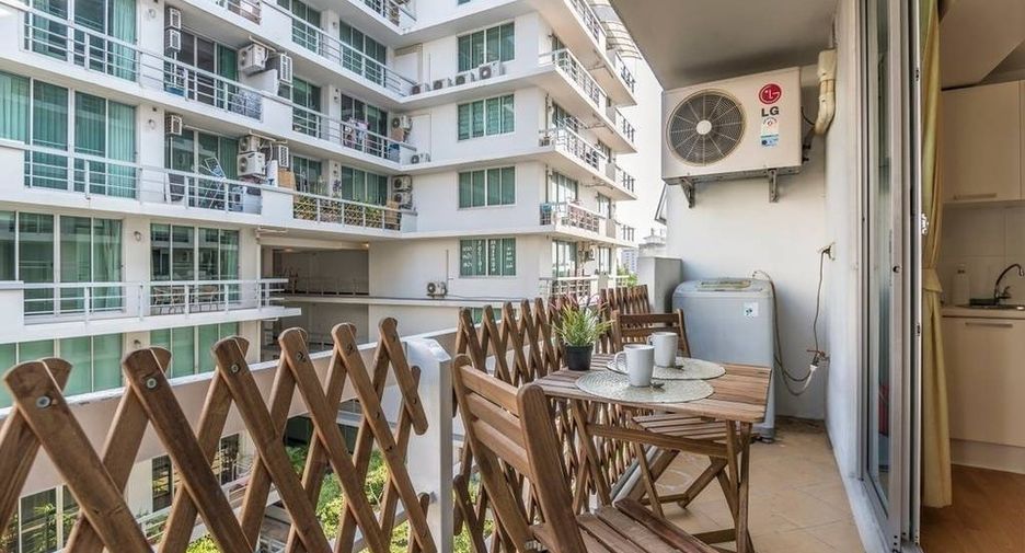 For sale 1 bed condo in Khlong Toei, Bangkok