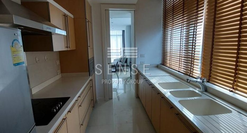 For rent 3 bedrooms condo in Pathum Wan, Bangkok