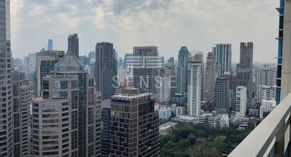 For rent 3 bedrooms condo in Pathum Wan, Bangkok