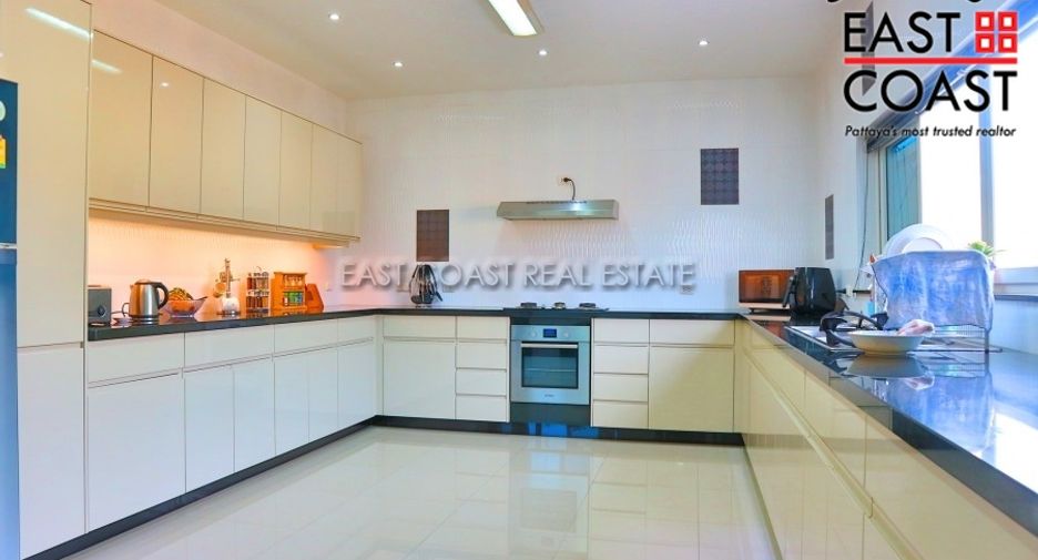 For rent and for sale 4 bedrooms house in Bang Lamung, Chonburi