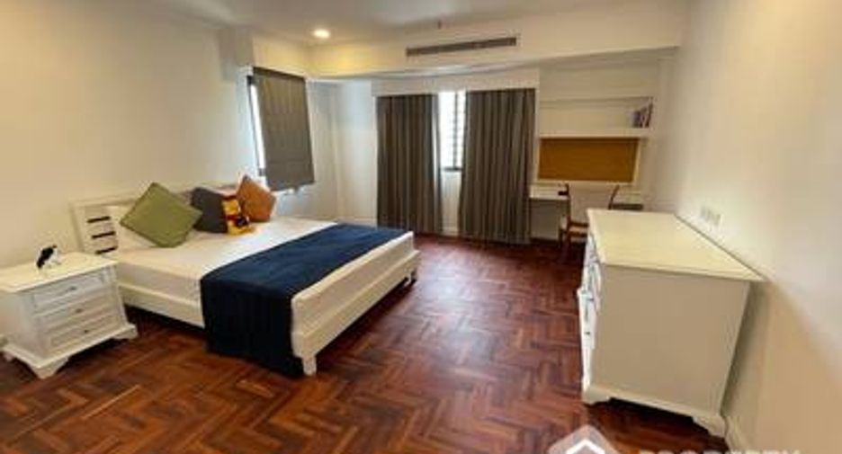 For rent 3 bed condo in Watthana, Bangkok