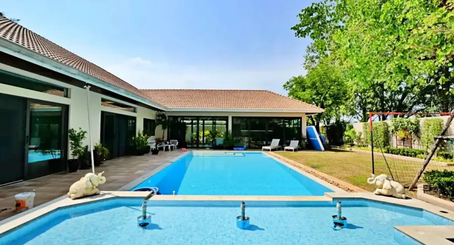 For sale 4 bedrooms house in Bang Lamung, Chonburi