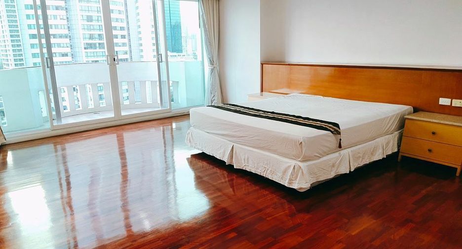 For rent 5 Beds condo in Khlong Toei, Bangkok