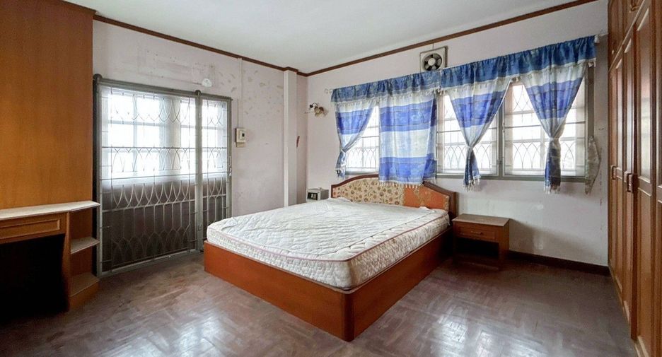 For sale 7 bed townhouse in Hua Hin, Prachuap Khiri Khan