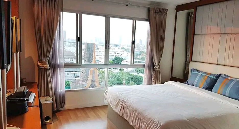 For sale 3 bed condo in Yan Nawa, Bangkok
