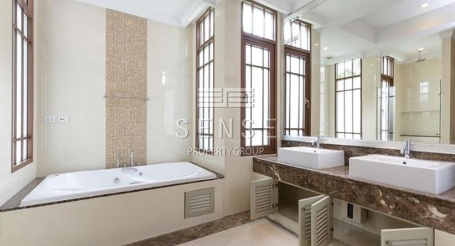 For rent 4 bedrooms condo in Pathum Wan, Bangkok