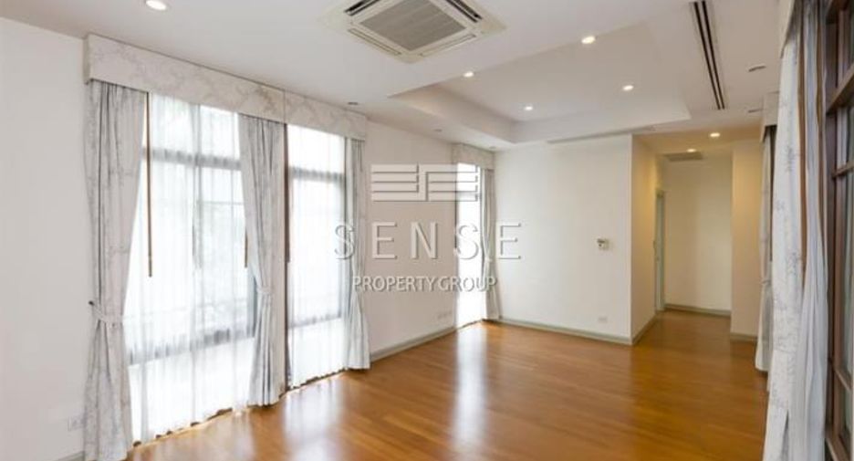 For rent 4 bedrooms condo in Pathum Wan, Bangkok