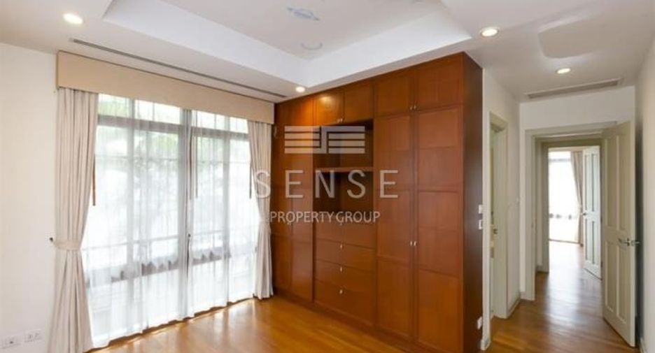 For rent 4 bedrooms condo in Pathum Wan, Bangkok