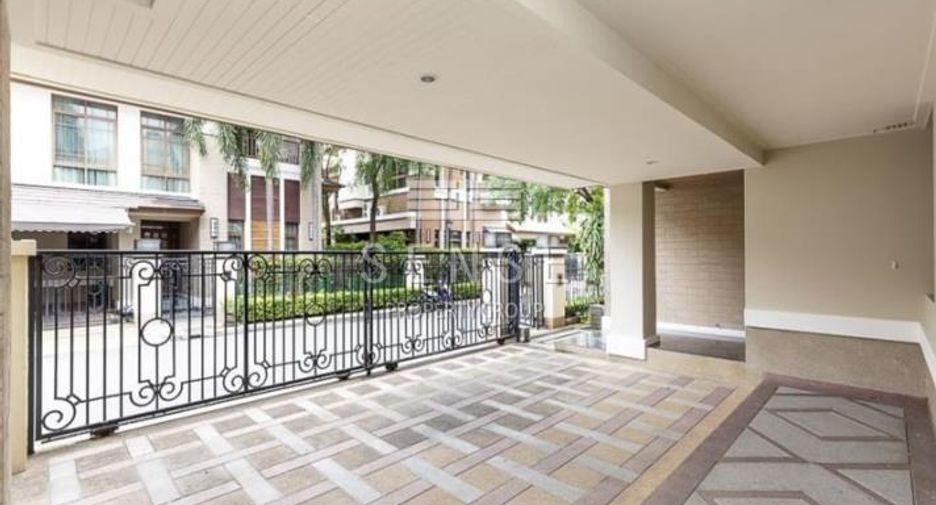 For rent 4 bedrooms condo in Pathum Wan, Bangkok