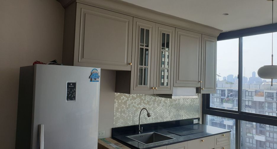 For sale 2 bed condo in Phaya Thai, Bangkok