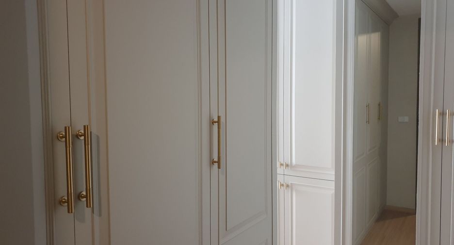 For sale 2 bed condo in Phaya Thai, Bangkok