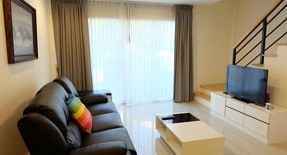 For sale 3 bed townhouse in Phra Khanong, Bangkok
