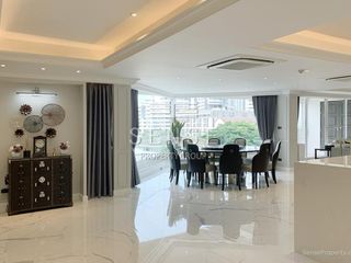 For sale 4 Beds condo in Huai Khwang, Bangkok
