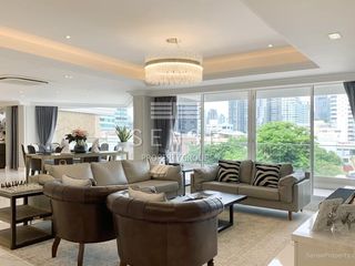 For sale 4 Beds condo in Huai Khwang, Bangkok