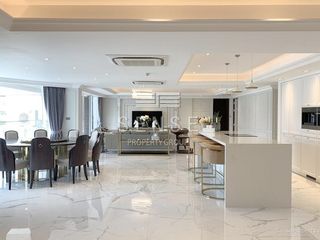 For sale 4 Beds condo in Huai Khwang, Bangkok