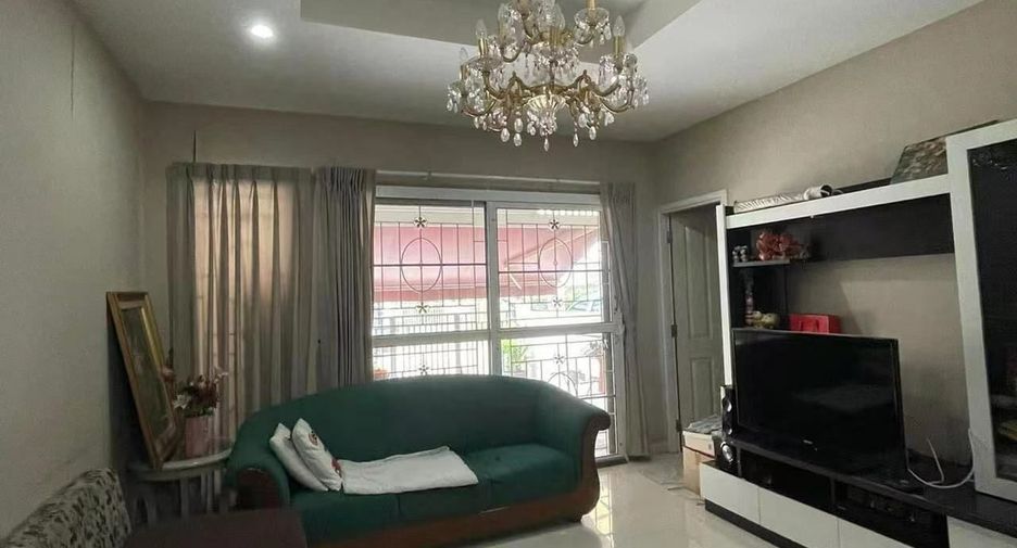 For sale 3 Beds townhouse in Phra Khanong, Bangkok