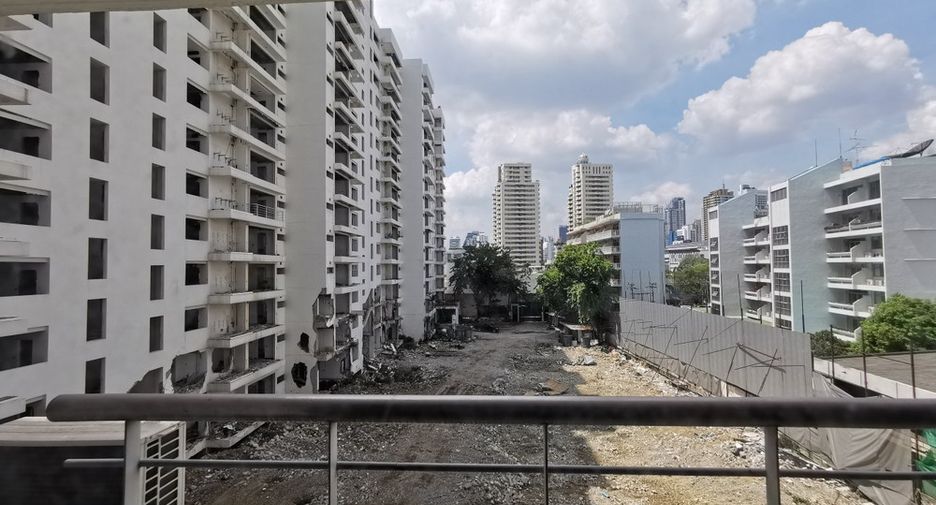 Продажа 3 спальни кондо в Щаттхана, Бангкок
