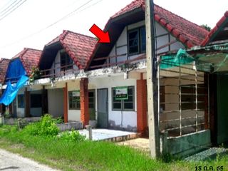Casa adosada en venta de 2 habitaciones en Tha Yang, Phetchaburi