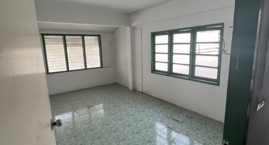 For sale 1 Beds townhouse in Khlong Toei, Bangkok