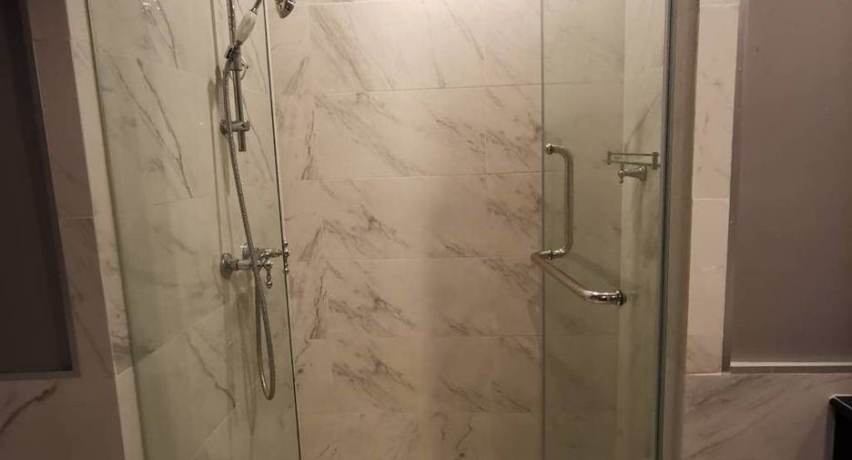 For sale studio condo in Pathum Wan, Bangkok