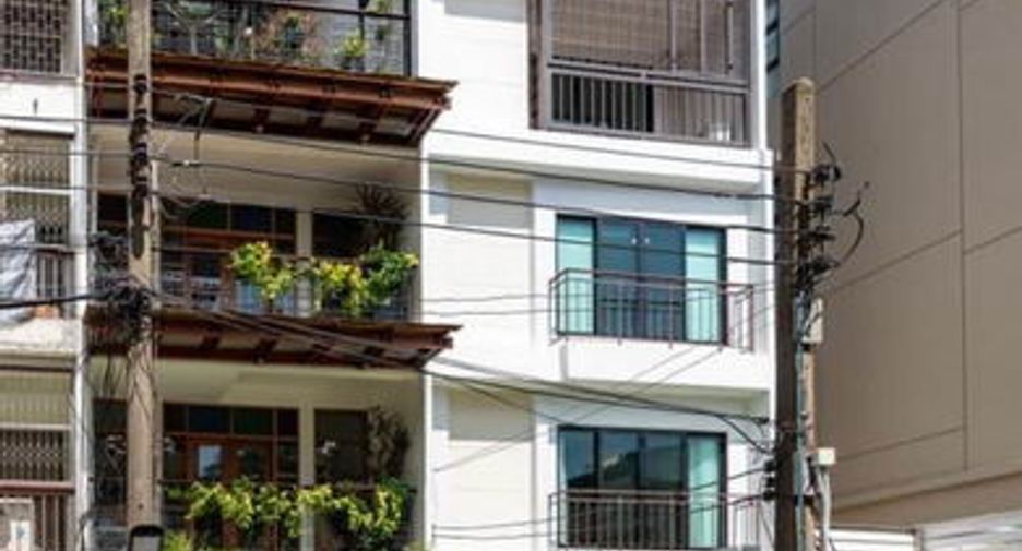 For rent 4 bed townhouse in Pathum Wan, Bangkok