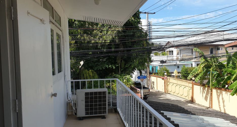 For rent 3 Beds house in Yan Nawa, Bangkok
