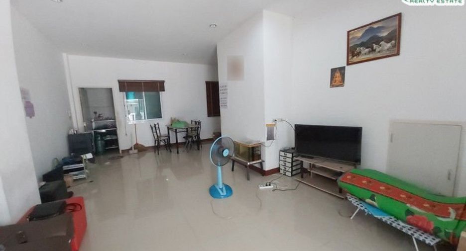 Casa adosada en venta de 3 habitaciones en Mueang Chon Buri, Chonburi