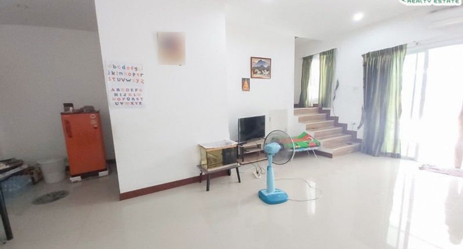 Casa adosada en venta de 3 habitaciones en Mueang Chon Buri, Chonburi