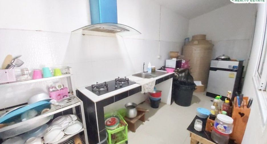 Casa adosada en venta de 3 habitaciones en Mueang Chon Buri, Chonburi