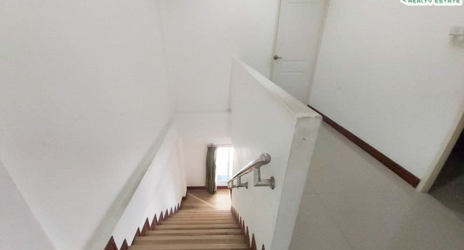 Casa adosada en venta de 3 habitaciones en Mueang Chon Buri, Chonburi