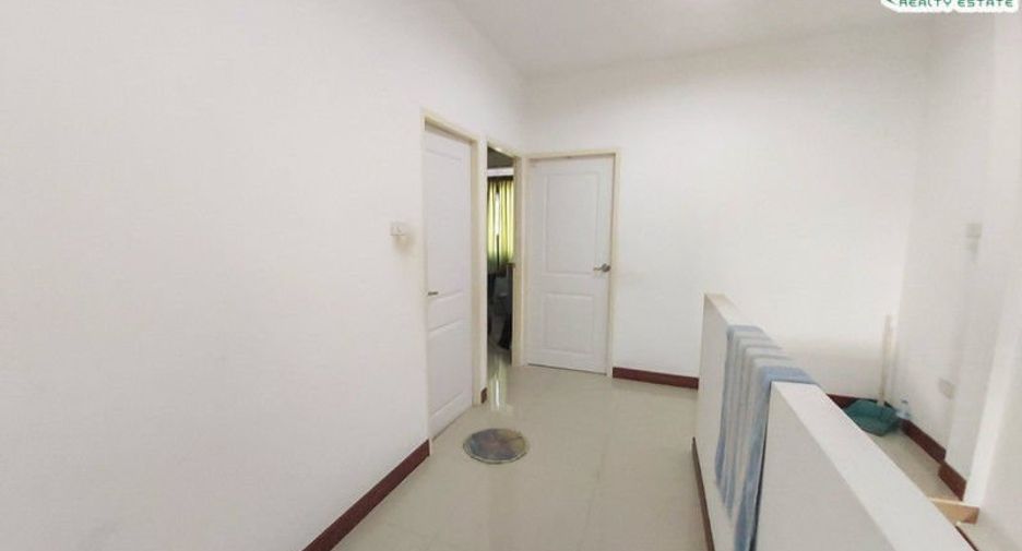 Casa adosada en venta de 3 habitaciones en Mueang Chon Buri, Chonburi